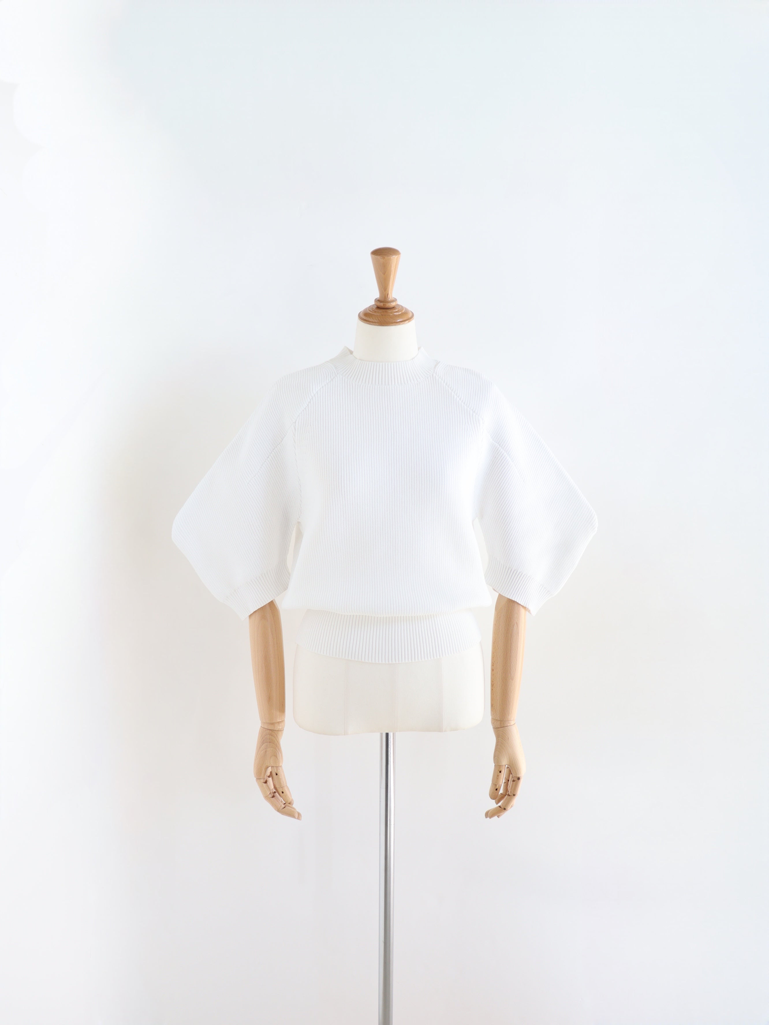 完売！girlishガーリッシュ　白トップス GIRLISH OFFICIAL ONLINE STORE ｜ガーリッシュ公式オンラインストア