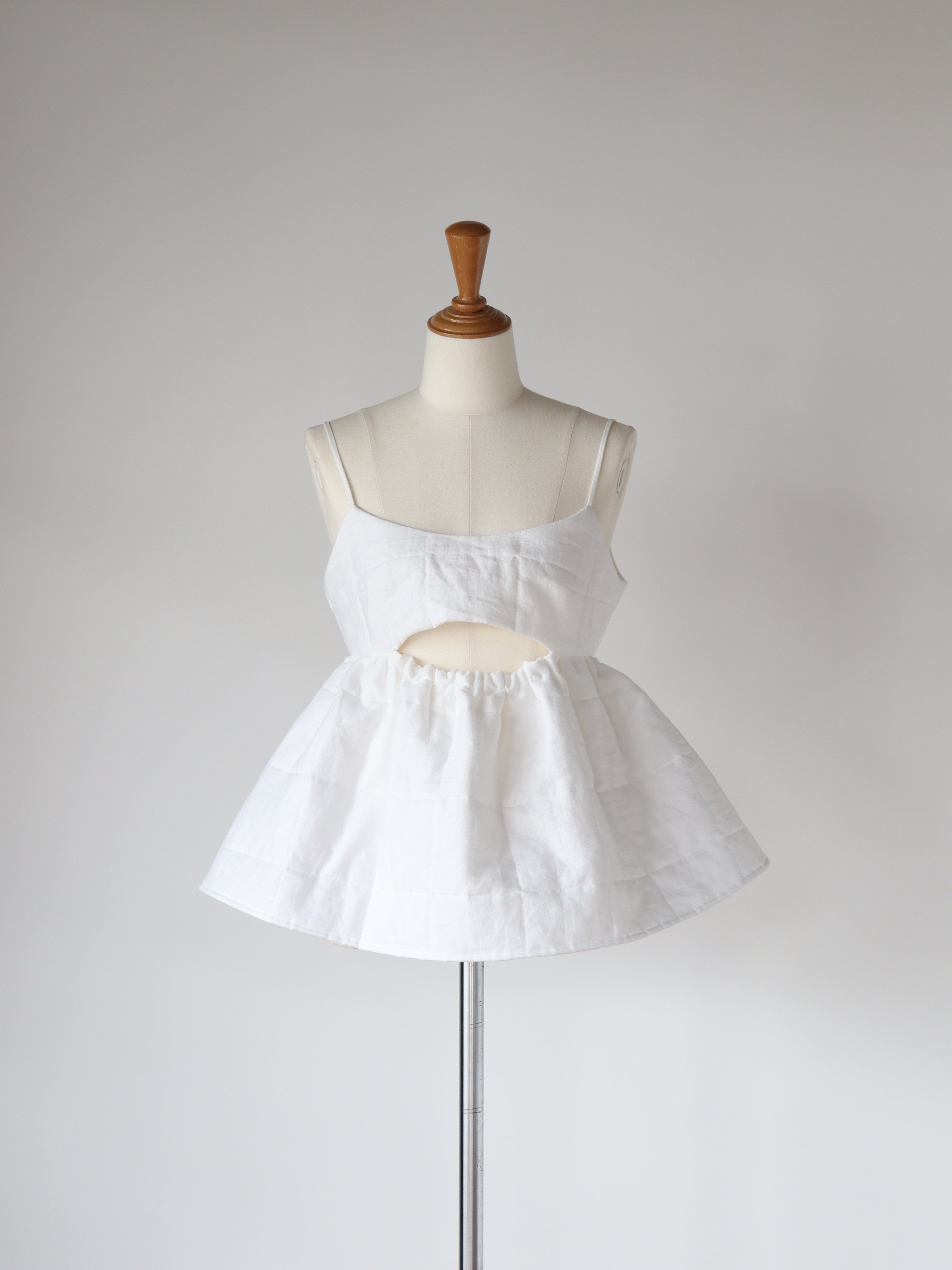 girlish ガーリッシュ　タックブラウス　美品 girlish ガーリッシュ タックブラウス 美品