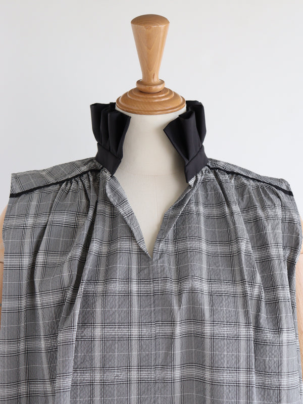 St.cecilia ネックフリルブラウス